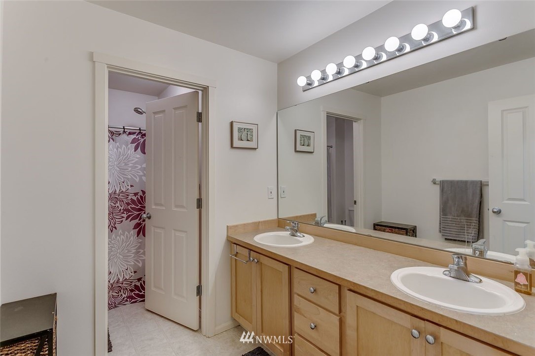 27917 Maple Ridge Way Southeast Maple Valley, WA 98038 - Photo 19 of 25 Gallery Image 19