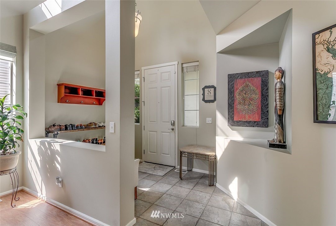27917 Maple Ridge Way Southeast Maple Valley, WA 98038 - Photo 4 of 25 Gallery Image 4