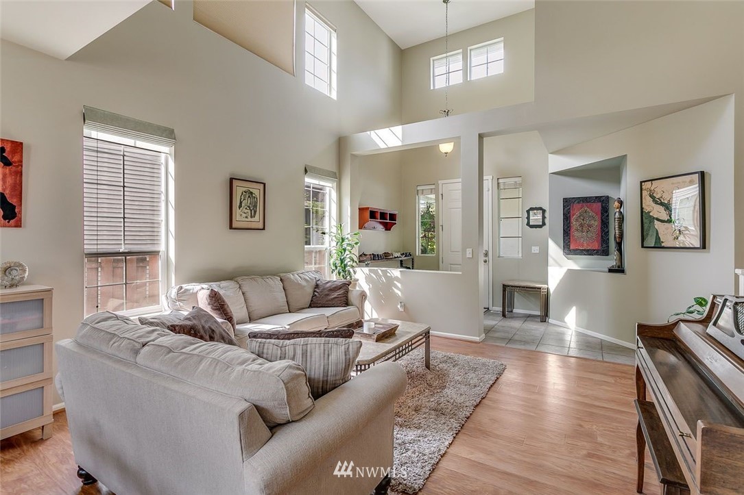 27917 Maple Ridge Way Southeast Maple Valley, WA 98038 - Photo 7 of 25 Gallery Image 7