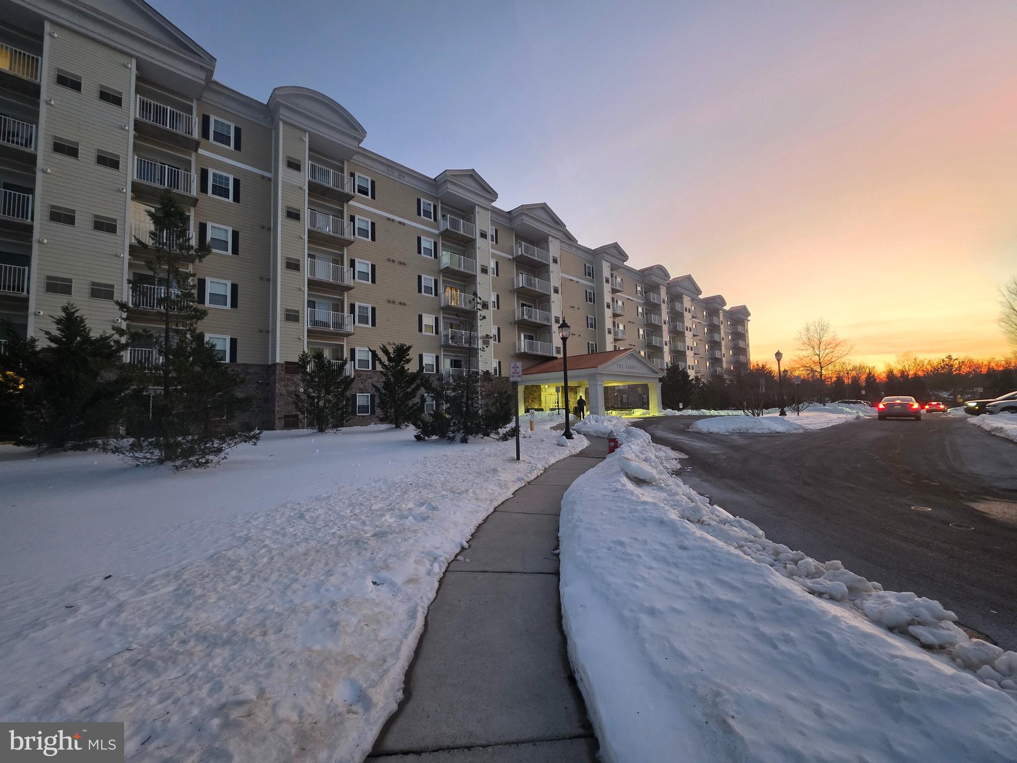 6301 Edsall Road, Unit 418 Alexandria, VA 22312 - Photo 3 of 32