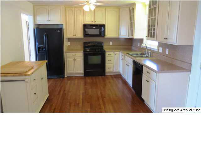 1409 Cabin Hill Road Birmingham, AL 35235 - Photo 6 of 24