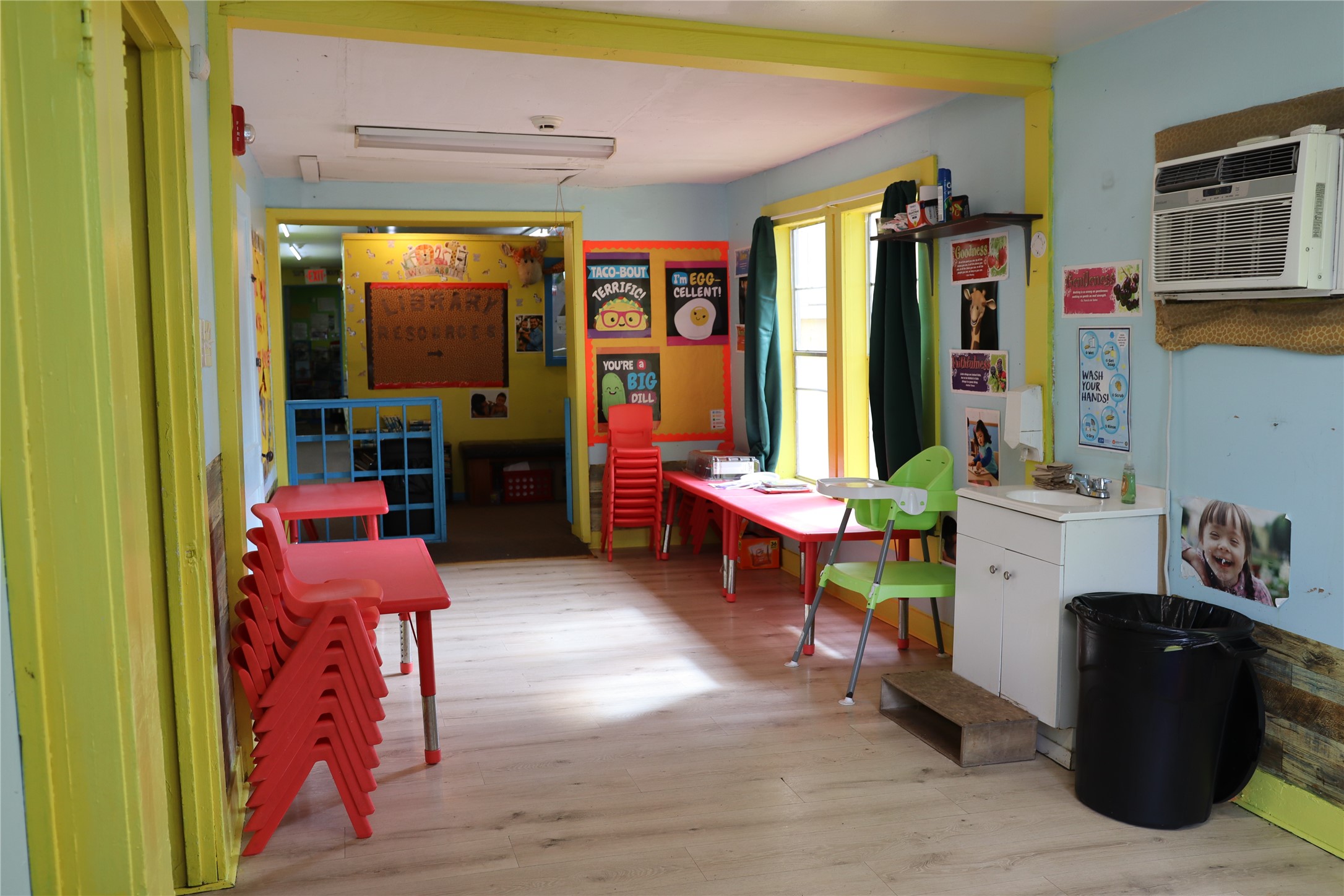 4302 Delhi Street Houston, TX 77022 - Photo 13 of 23 a room with musical instruments
