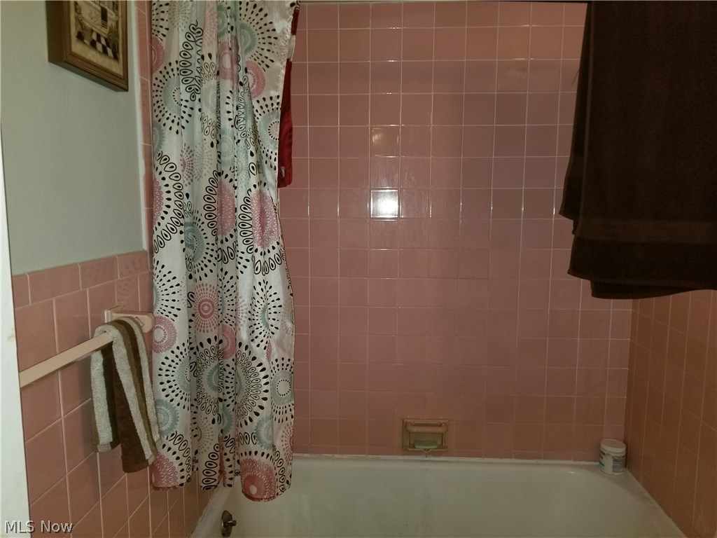 20301 Shelburne Road, Unit 7B Cleveland, OH 44118 - Photo 13 of 21 Bathroom