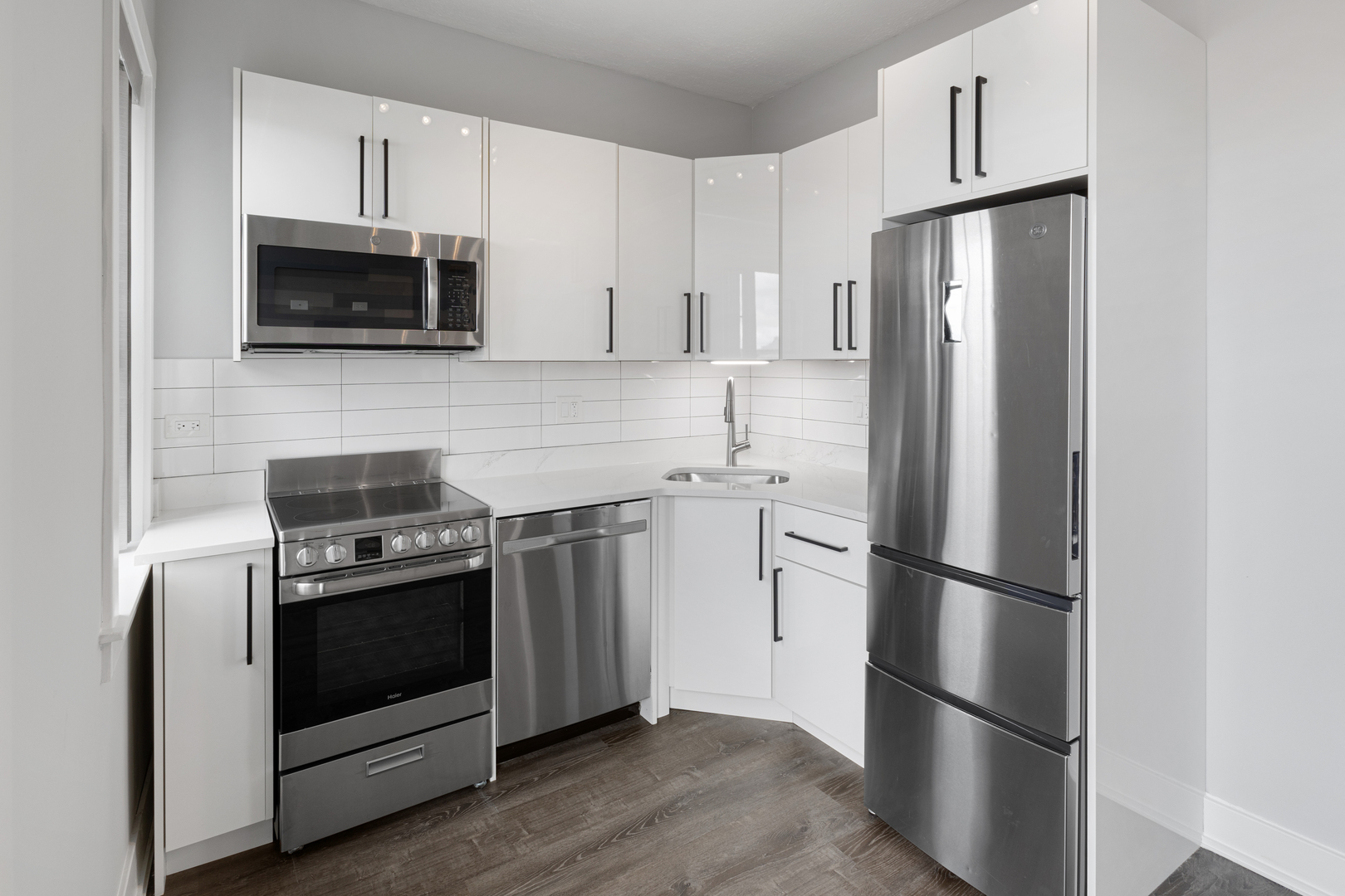 7645 North Sheridan Road, Unit 406 Chicago, IL 60626 - Photo 3 of 14