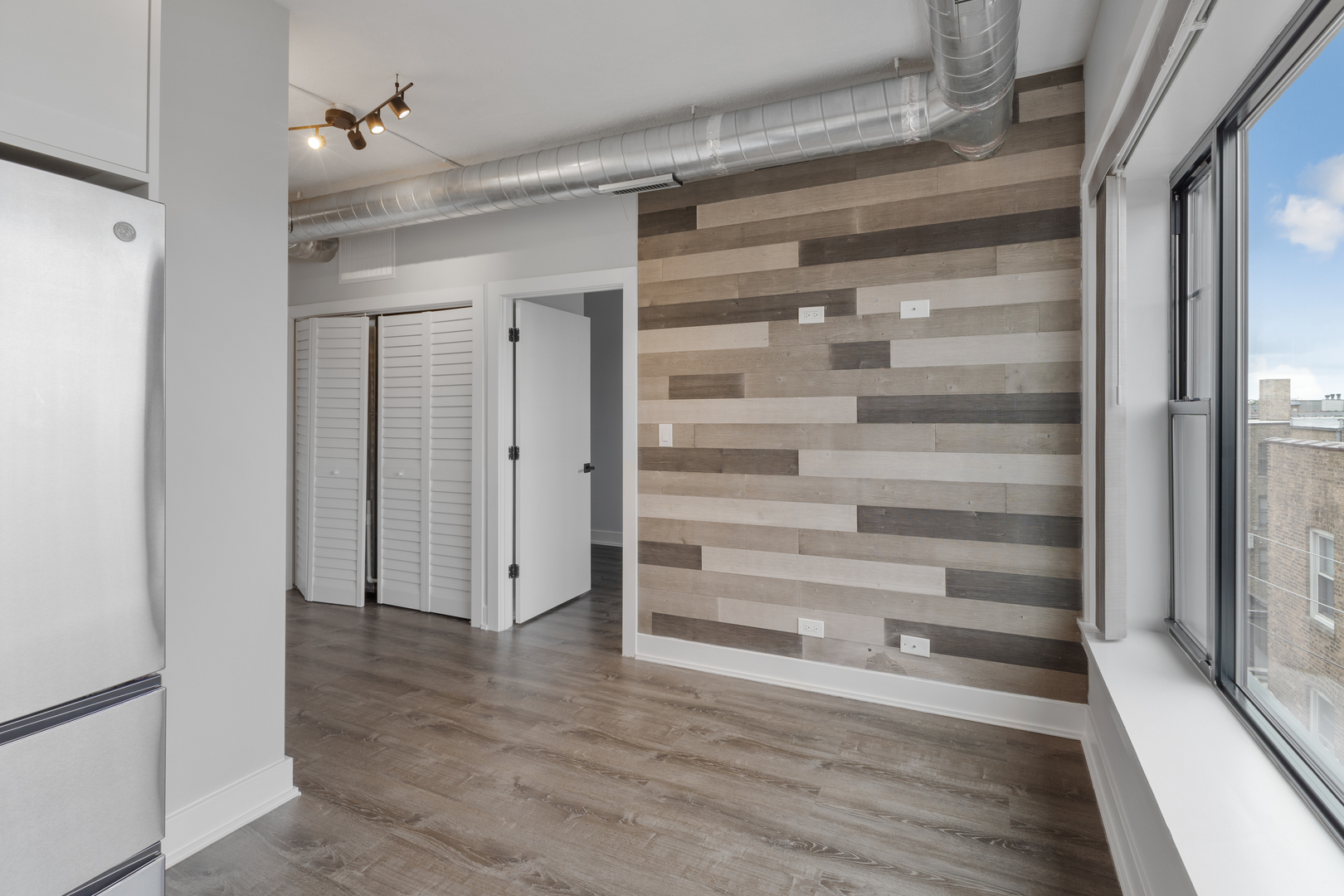 7645 North Sheridan Road, Unit 406 Chicago, IL 60626 - Photo 4 of 14