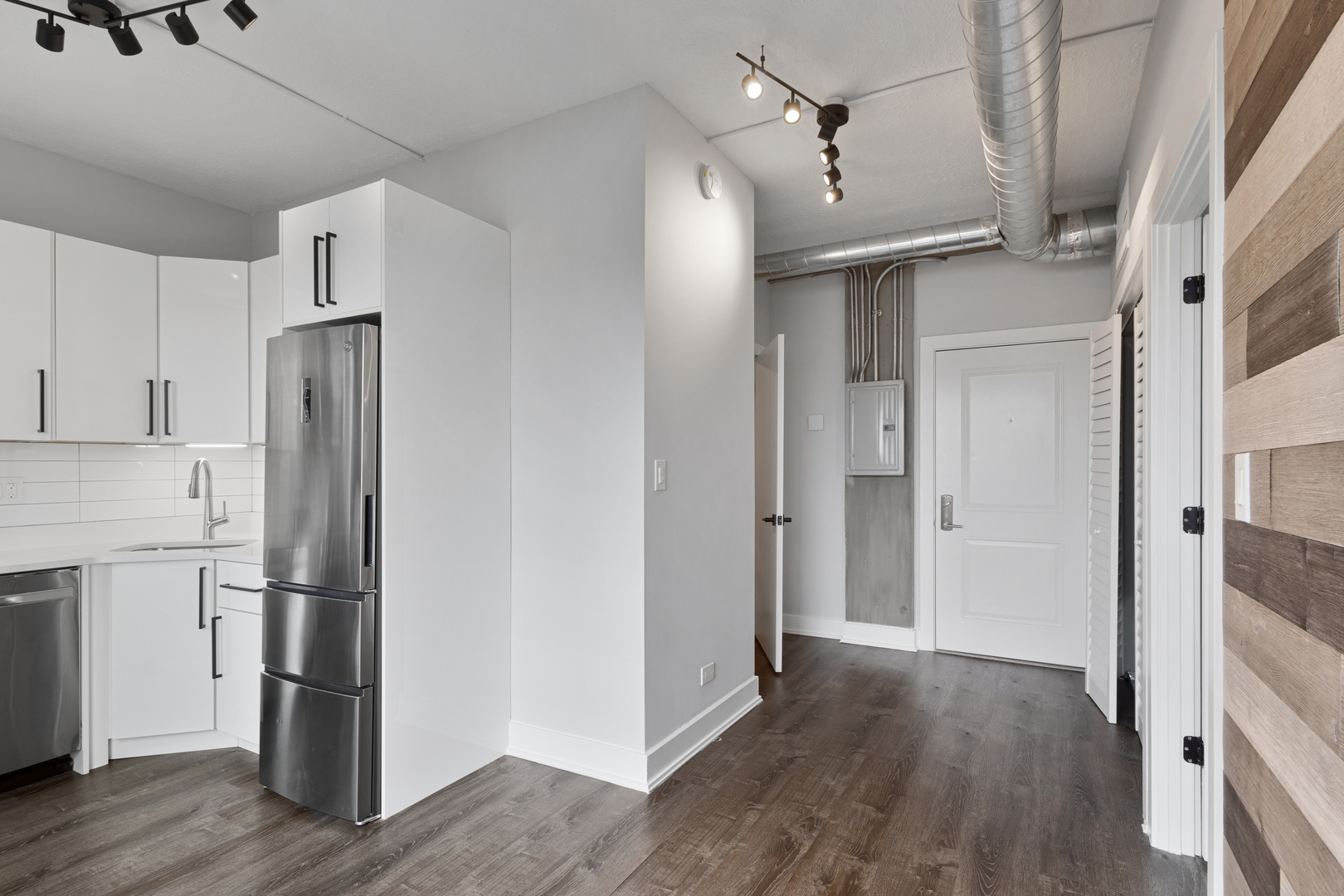 7645 North Sheridan Road, Unit 406 Chicago, IL 60626 - Photo 5 of 14