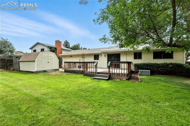 a view of a house with backyard and porch