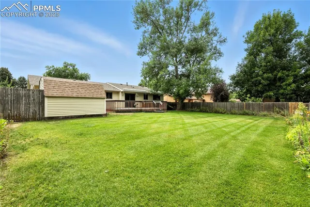 a view of a house with a backyard