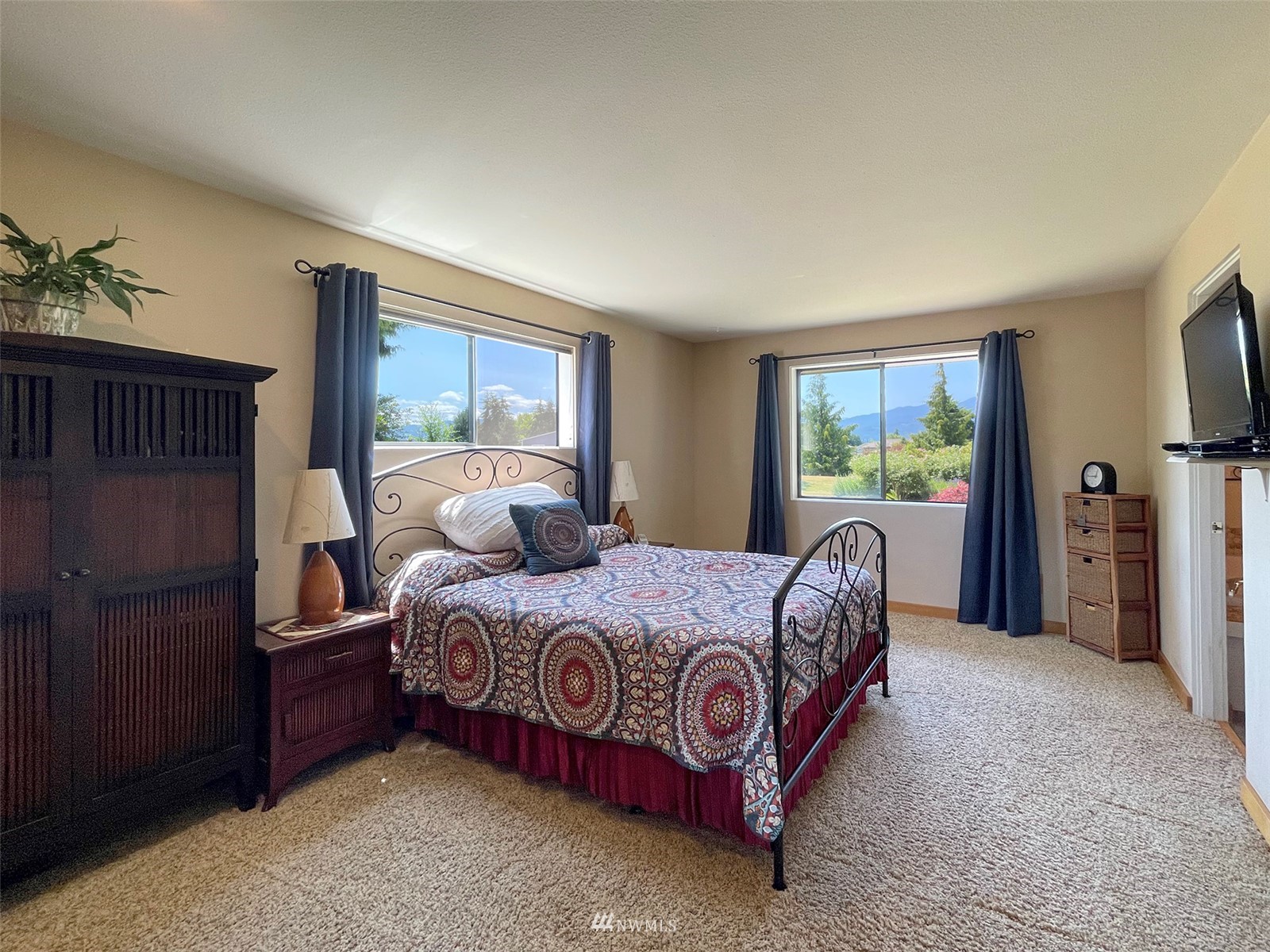 91 West Hidden Ridge Road Sequim, WA 98382 - Photo 24 of 40 a bed room with a bed and a window