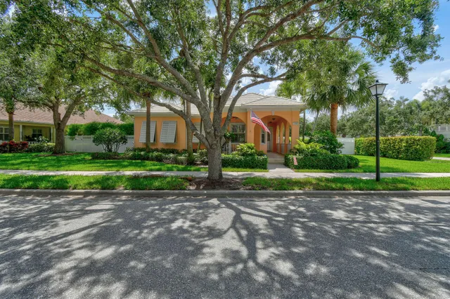 $875,000 | 2584 East Community Drive, Jupiter, FL 33458
