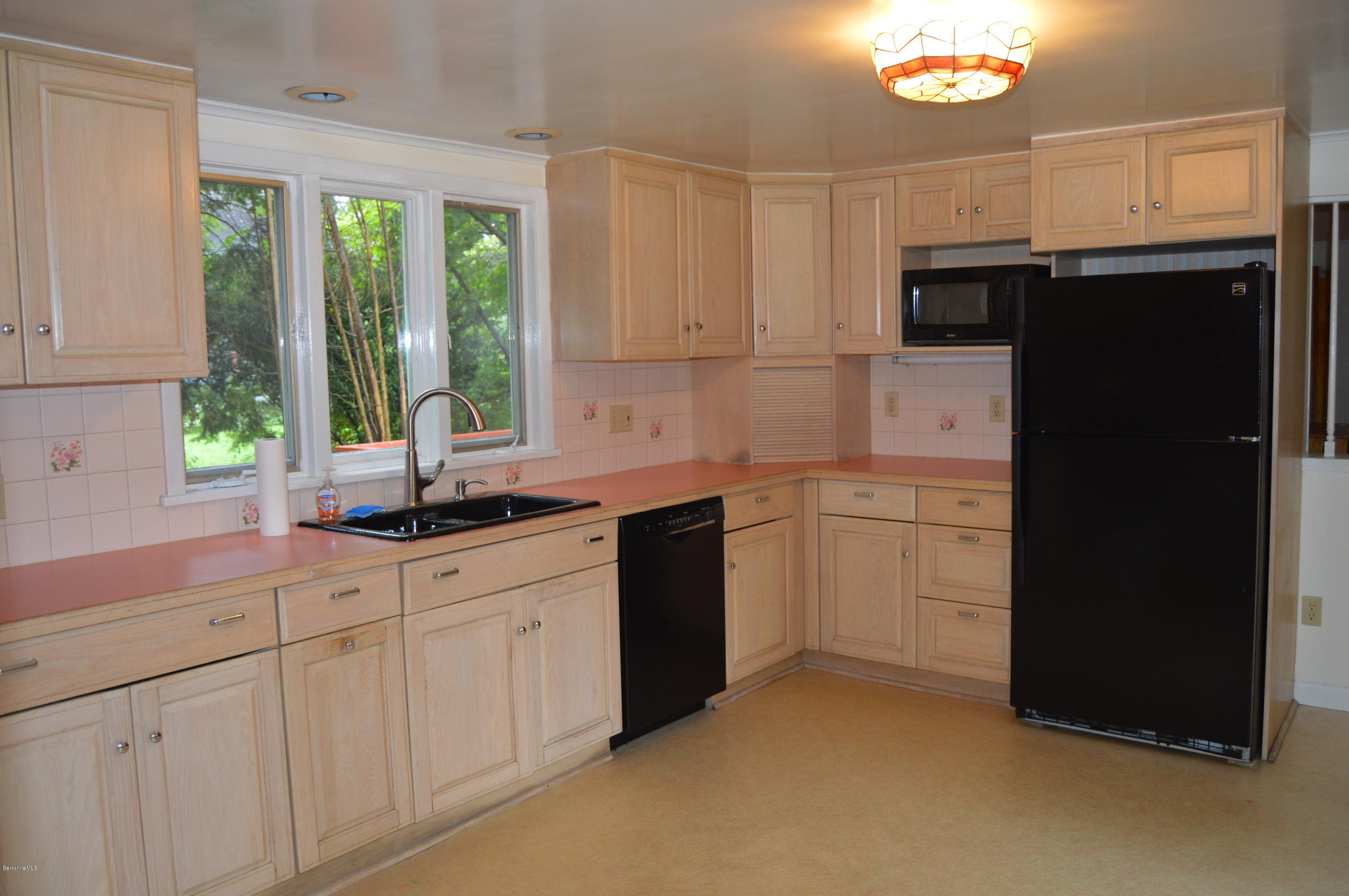 182 Bridges Road Williamstown, MA 01267 - Photo 11 of 25 DSC_0020