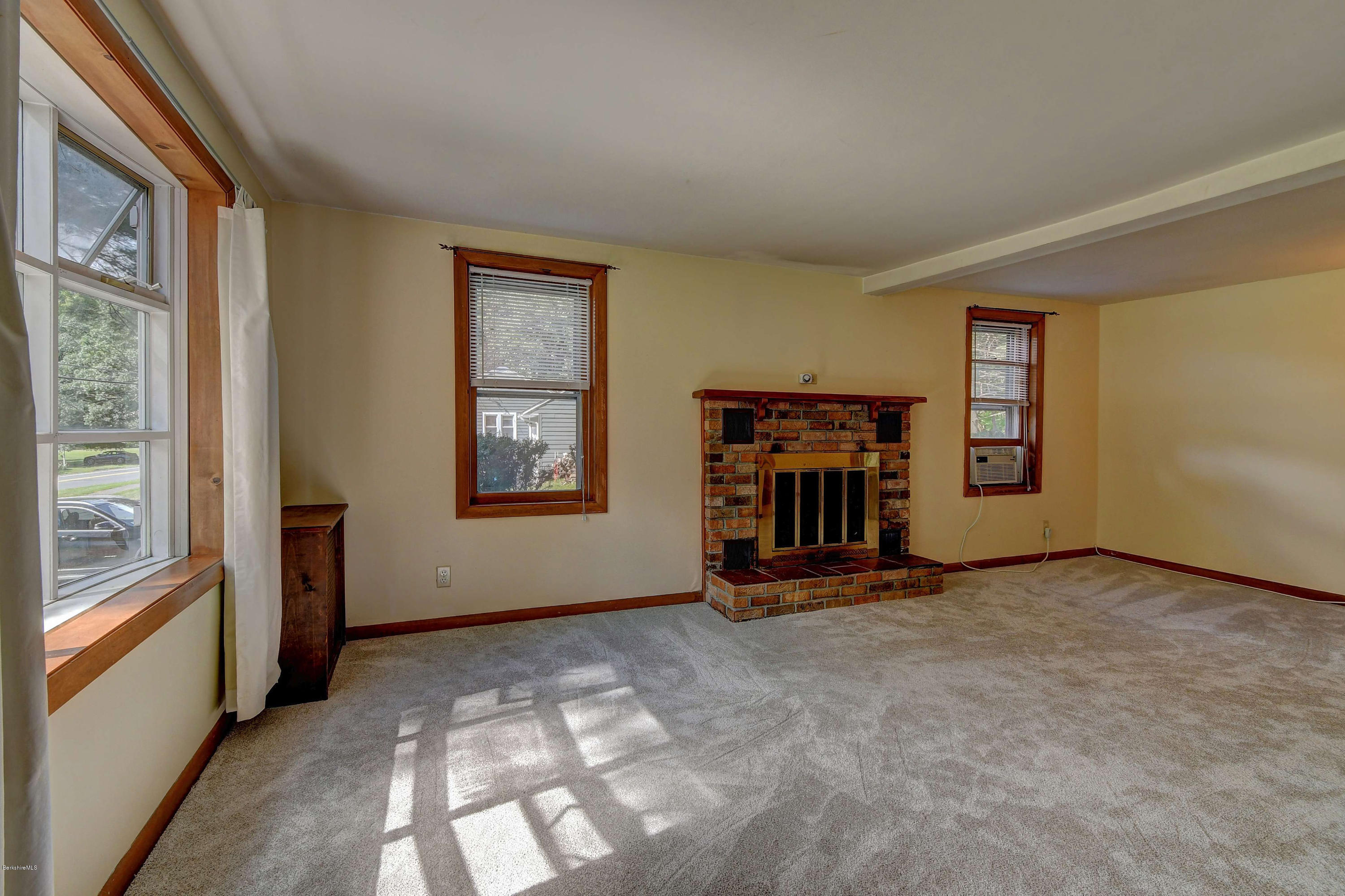 182 Bridges Road Williamstown, MA 01267 - Photo 14 of 25 2305 Family Room