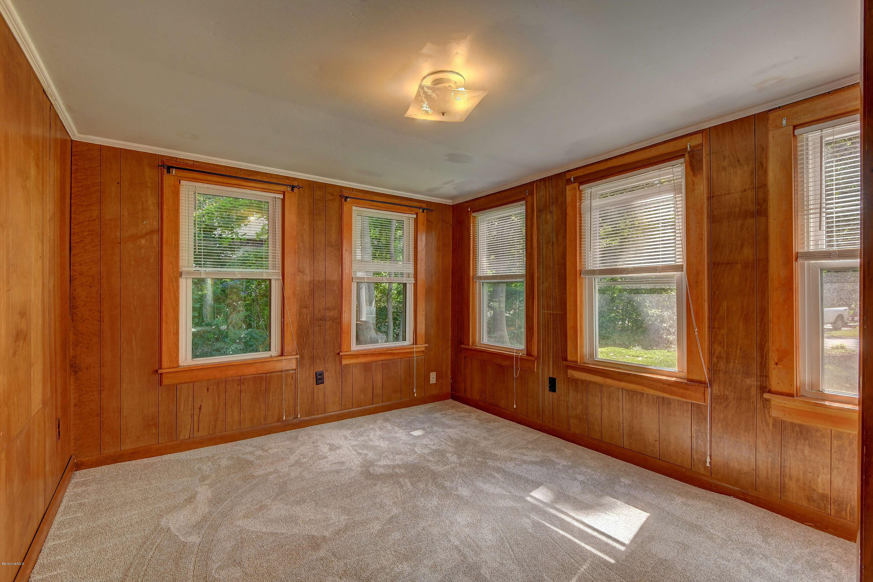 182 Bridges Road Williamstown, MA 01267 - Photo 20 of 25 2000 Living Room