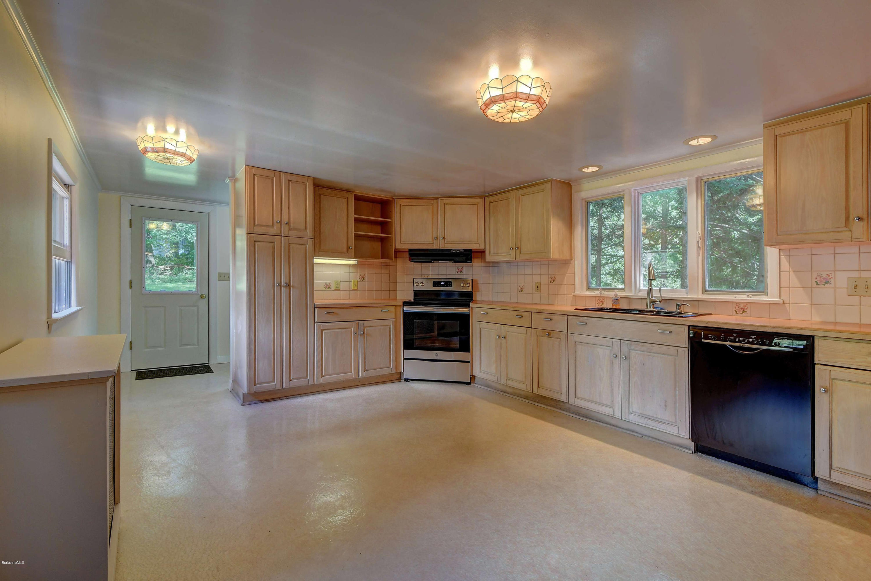 182 Bridges Road Williamstown, MA 01267 - Photo 8 of 25 2202 Kitchen