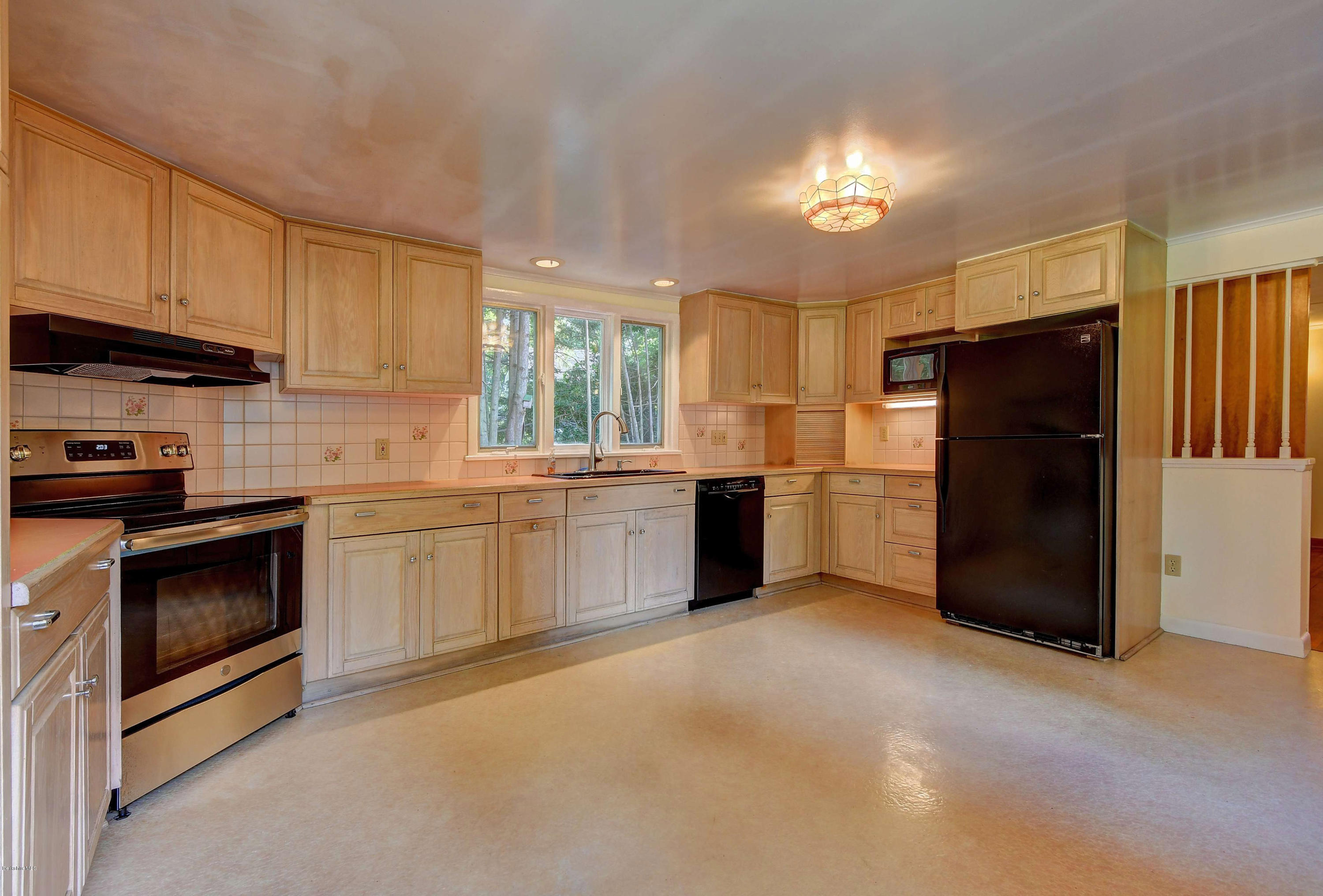 182 Bridges Road Williamstown, MA 01267 - Photo 10 of 25 2206 Kitchen