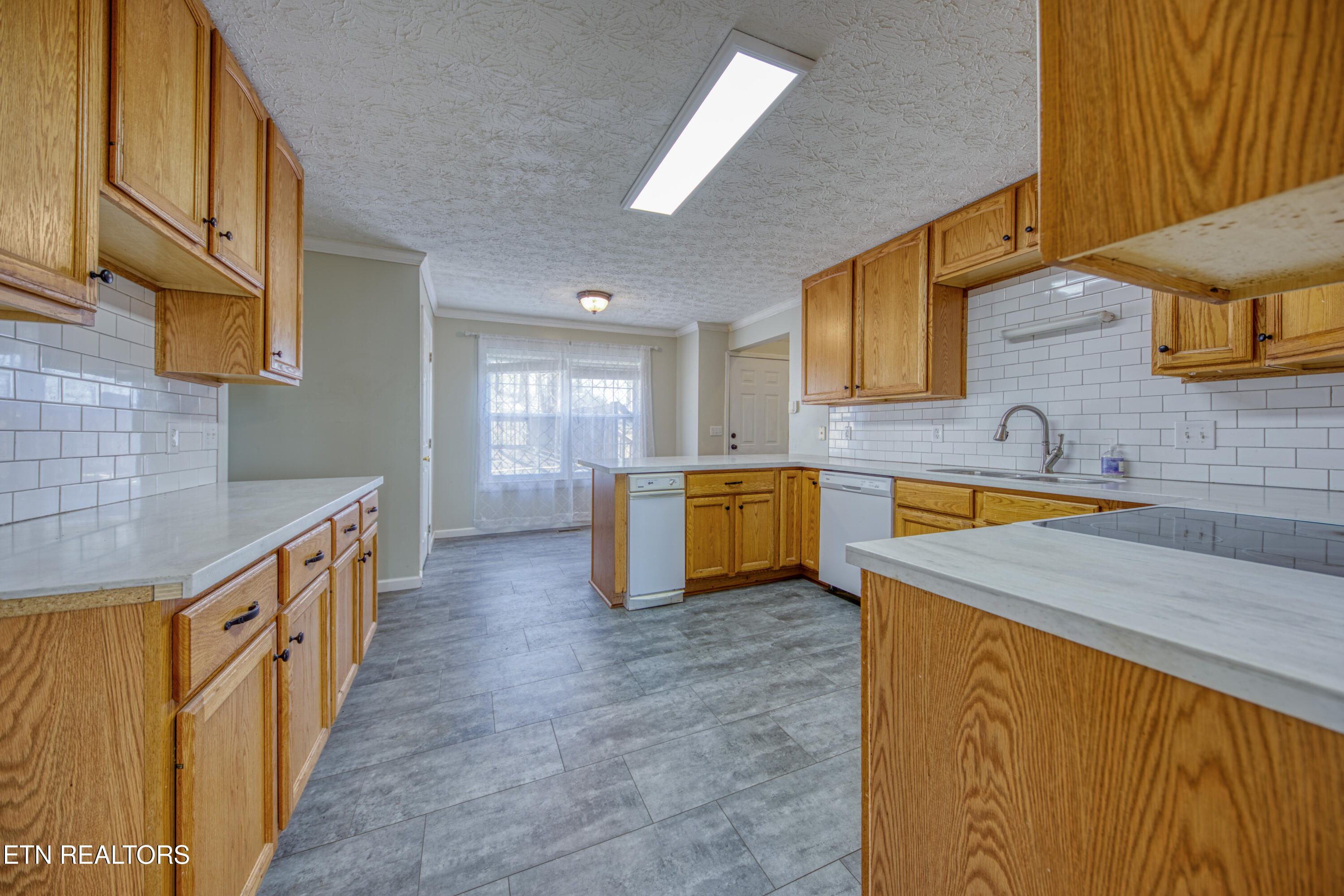 910 Ridge Circle Road Andersonville, TN 37705 - Photo 6 of 39 0H3A6288_31