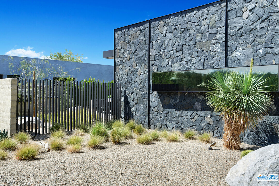 7 Echo Lane Rancho Mirage, CA 92270 - Photo 4 of 61