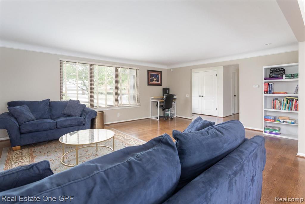 559 Cook Road Grosse Pointe Woods, MI 48236 - Photo 19 of 47