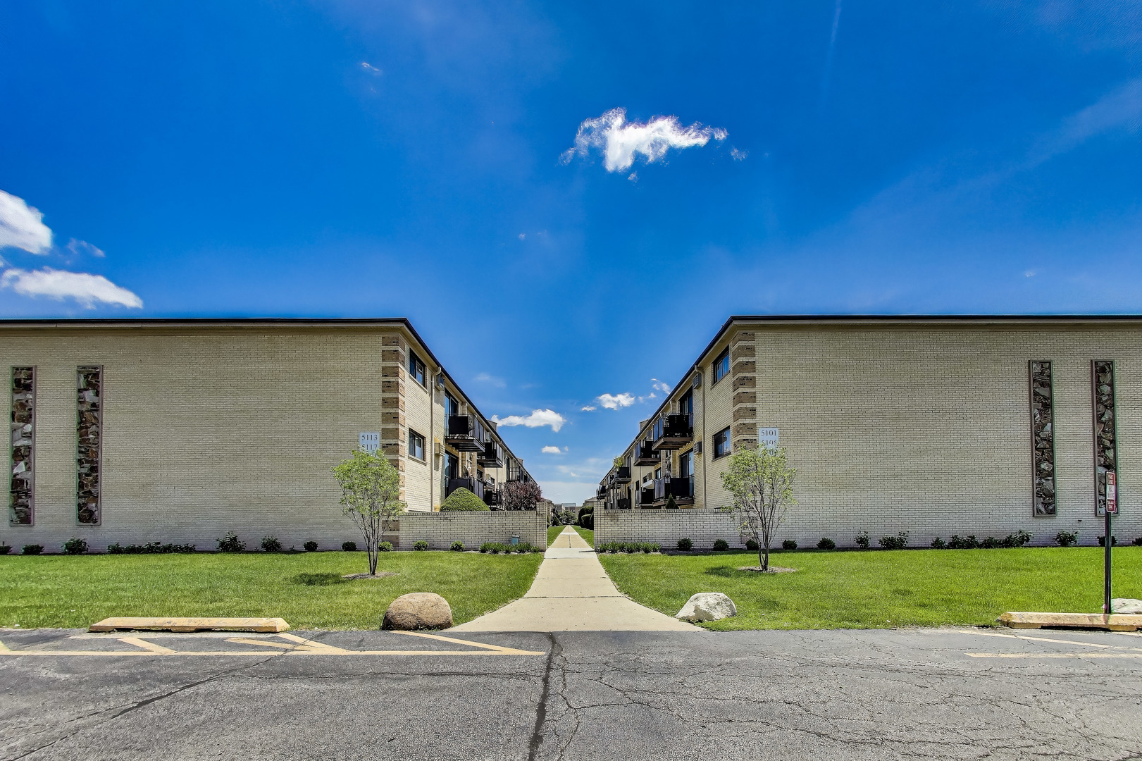 5113 North East River Road, Unit 1M Chicago, IL 60656 - Photo 1 of 25 a view of outdoor space and yard