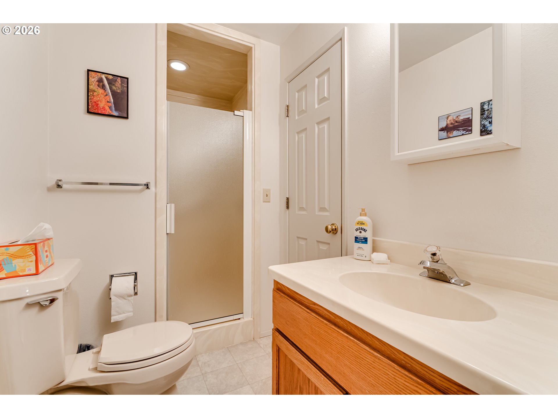 87919 Huston Road Veneta, OR 97487 - Photo 11 of 32 a bathroom with a sink toilet and shower