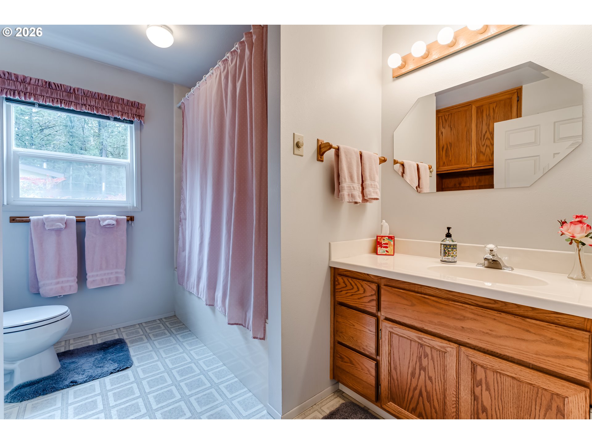 87919 Huston Road Veneta, OR 97487 - Photo 20 of 32 a bathroom with a sink and a mirror
