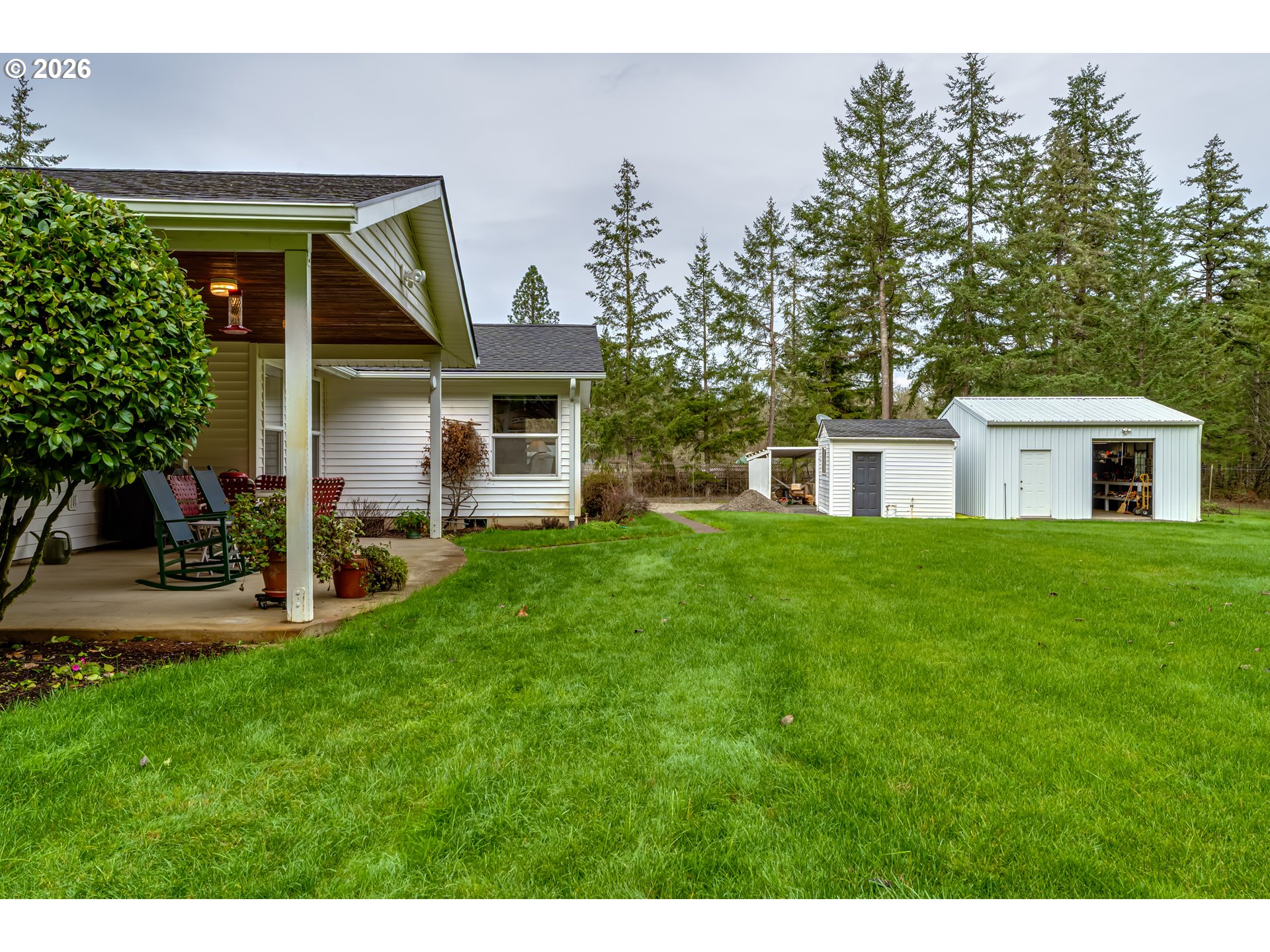 87919 Huston Road Veneta, OR 97487 - Photo 24 of 32 a front view of house with a garden