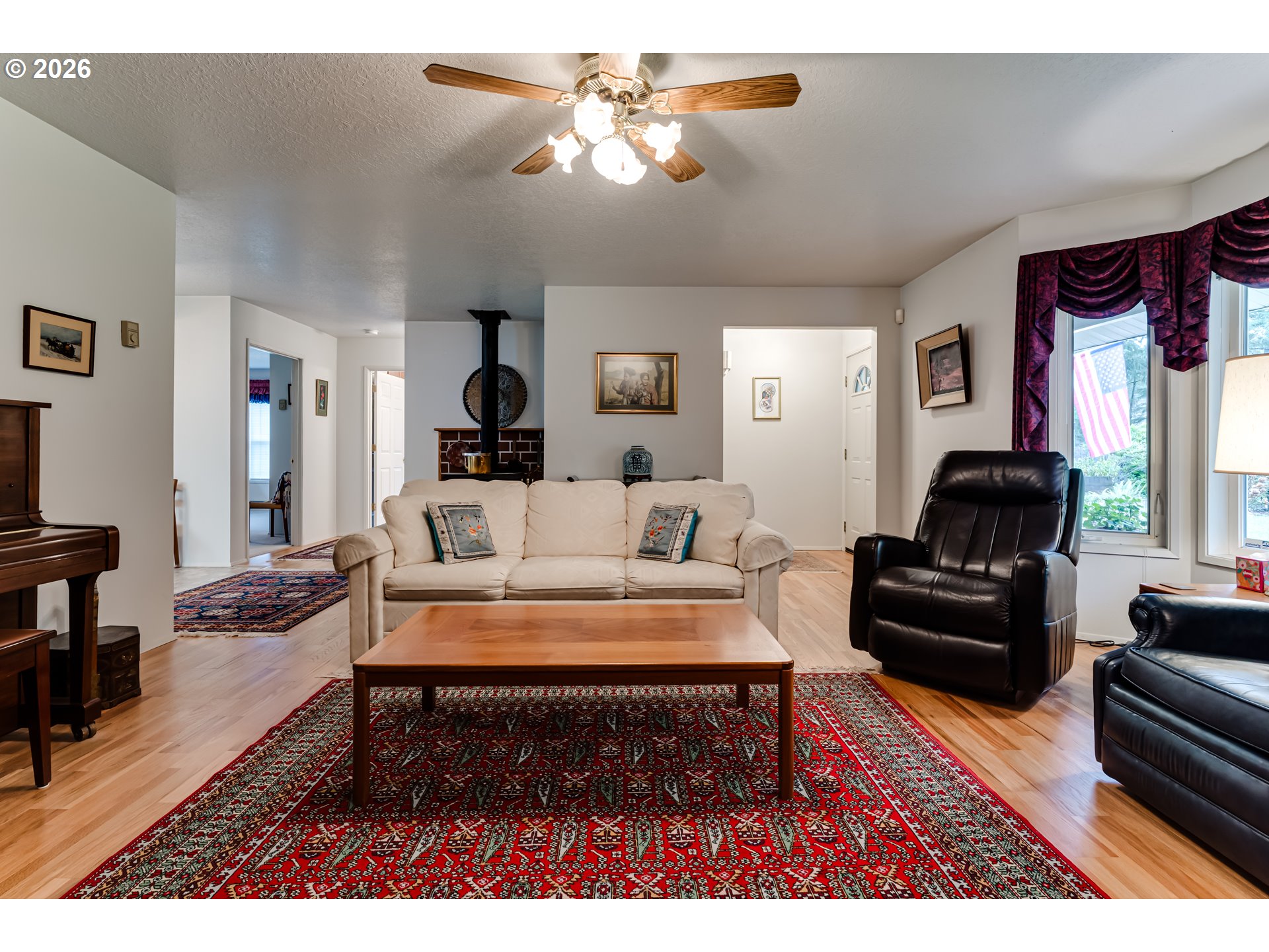 87919 Huston Road Veneta, OR 97487 - Photo 4 of 32 a living room with furniture and a chandelier