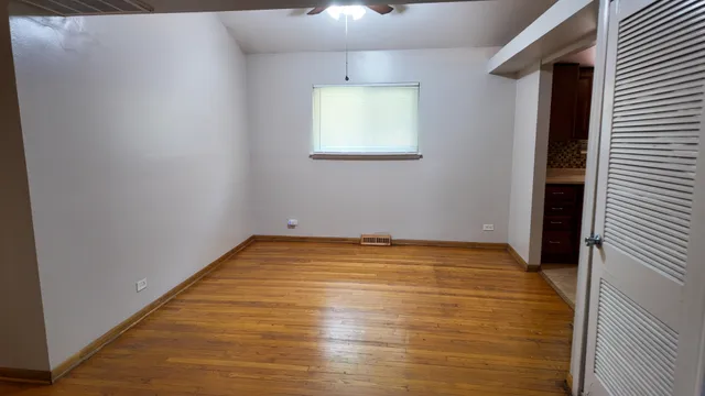 a view of empty room with window