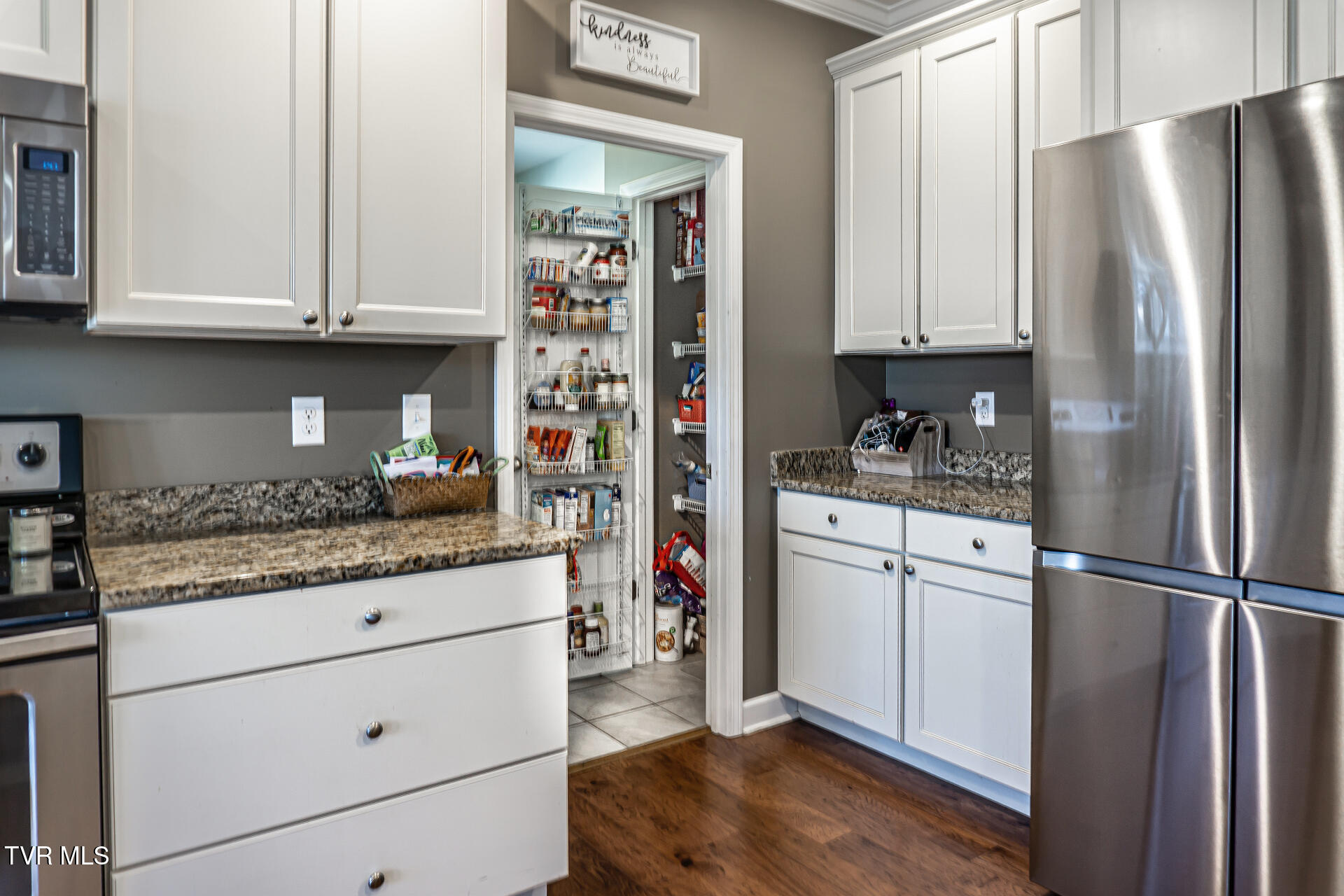 103 Oak Grove Road Greeneville, TN 37745 - Photo 18 of 62 Main level kitchen