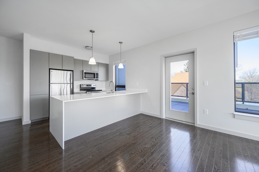455 Harvard Street, Unit 404 Brookline, MA 02446 - Photo 5 of 15