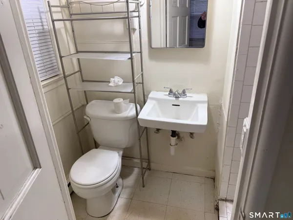 $1,150 | 53 Glenwood Avenue, Unit 3, Norwalk, CT 06854