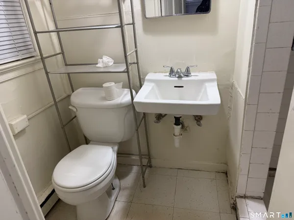 $1,150 | 53 Glenwood Avenue, Unit 3, Norwalk, CT 06854