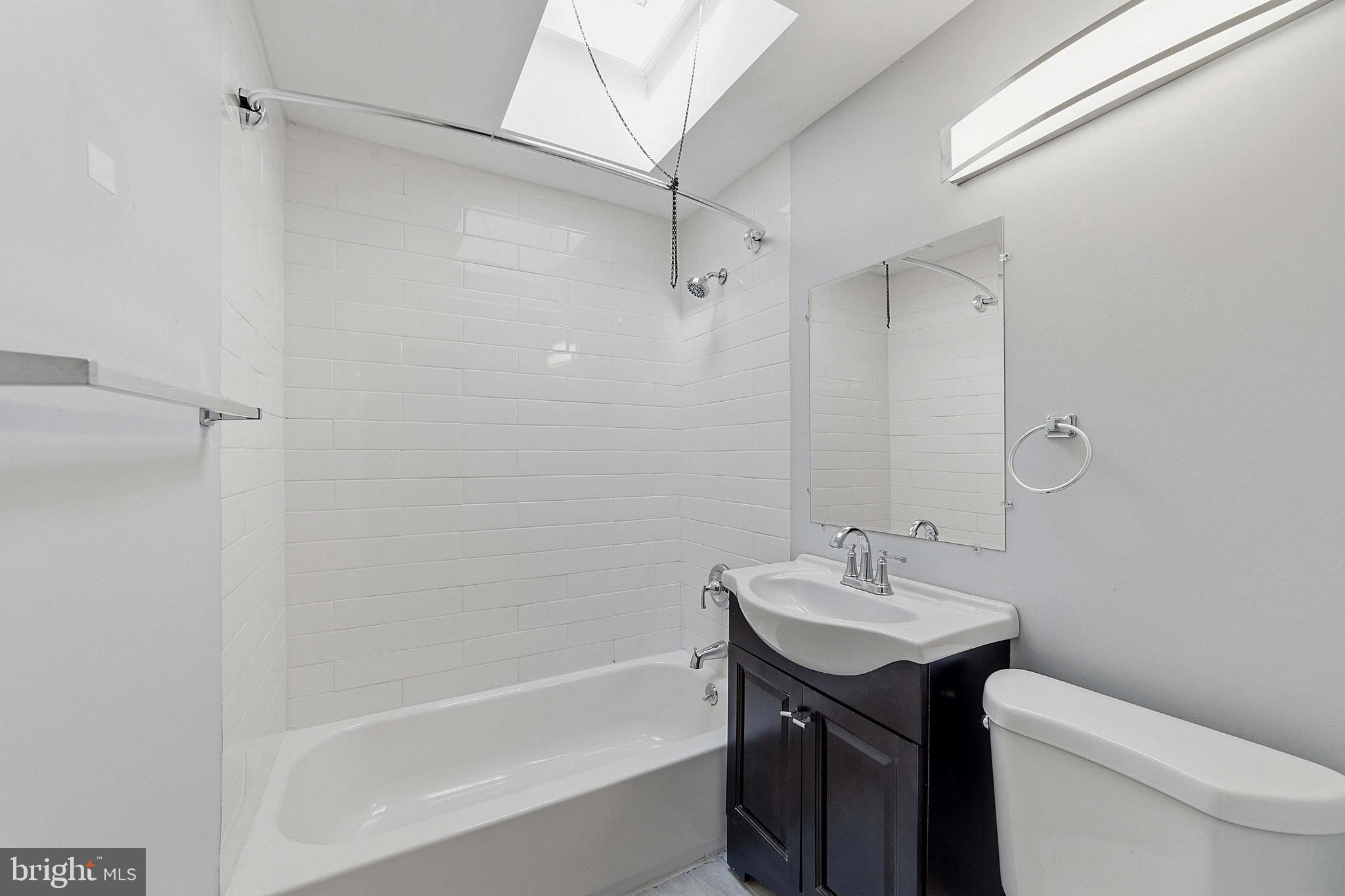 1063 South Merrimac Road Camden, NJ 08104 - Photo 12 of 19 Full Bathroom