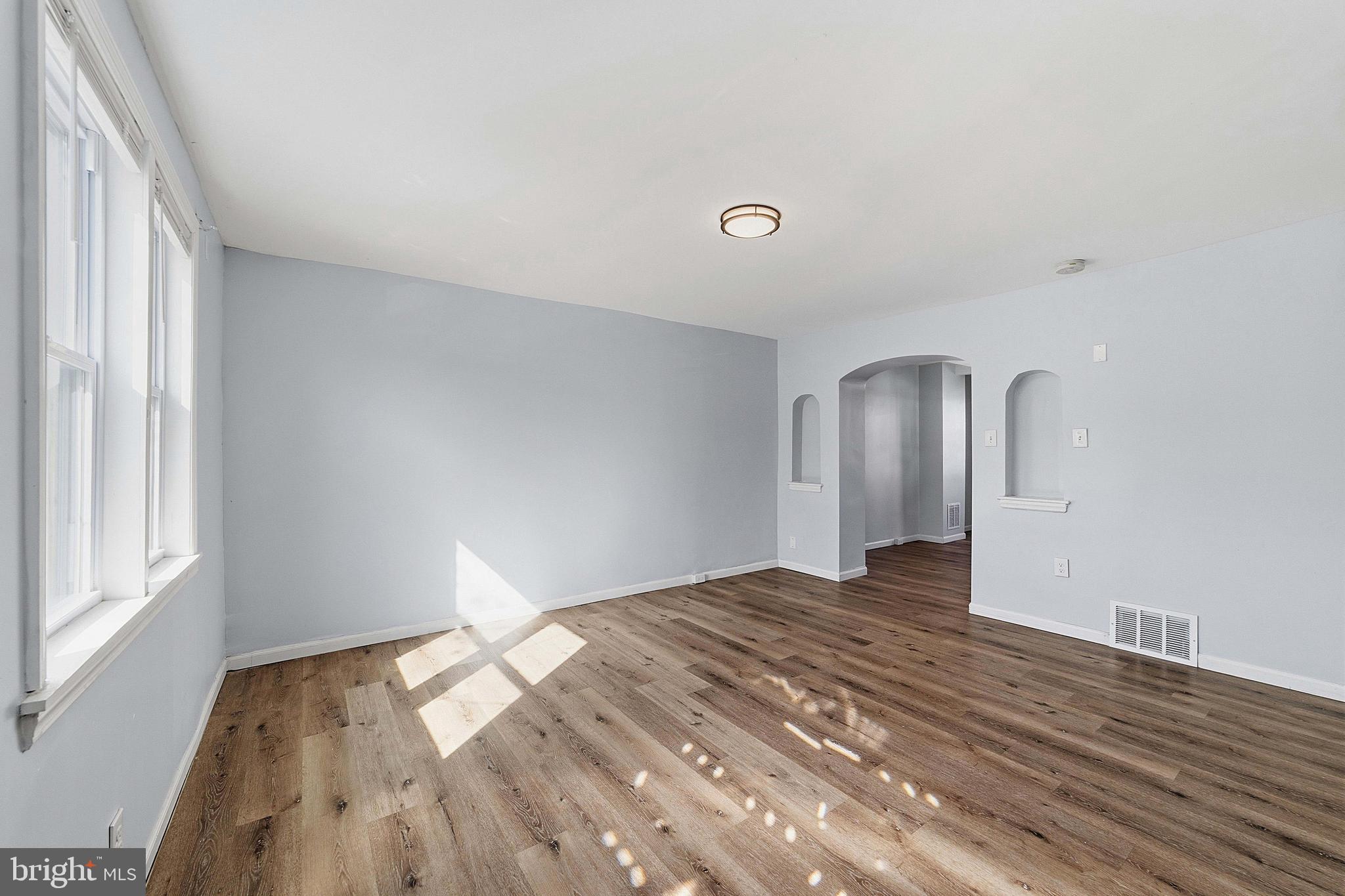 1063 South Merrimac Road Camden, NJ 08104 - Photo 3 of 19 Living Room