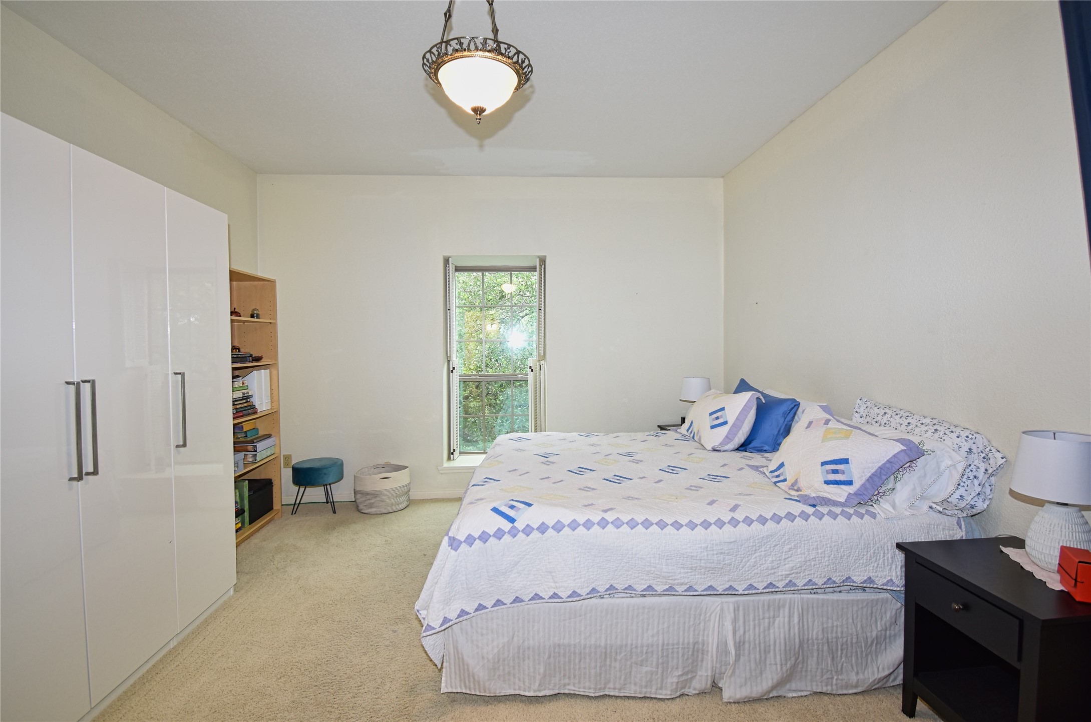2425 Underwood Street, Unit 346 Houston, TX 77030 - Photo 12 of 30 a bedroom with a bed and window