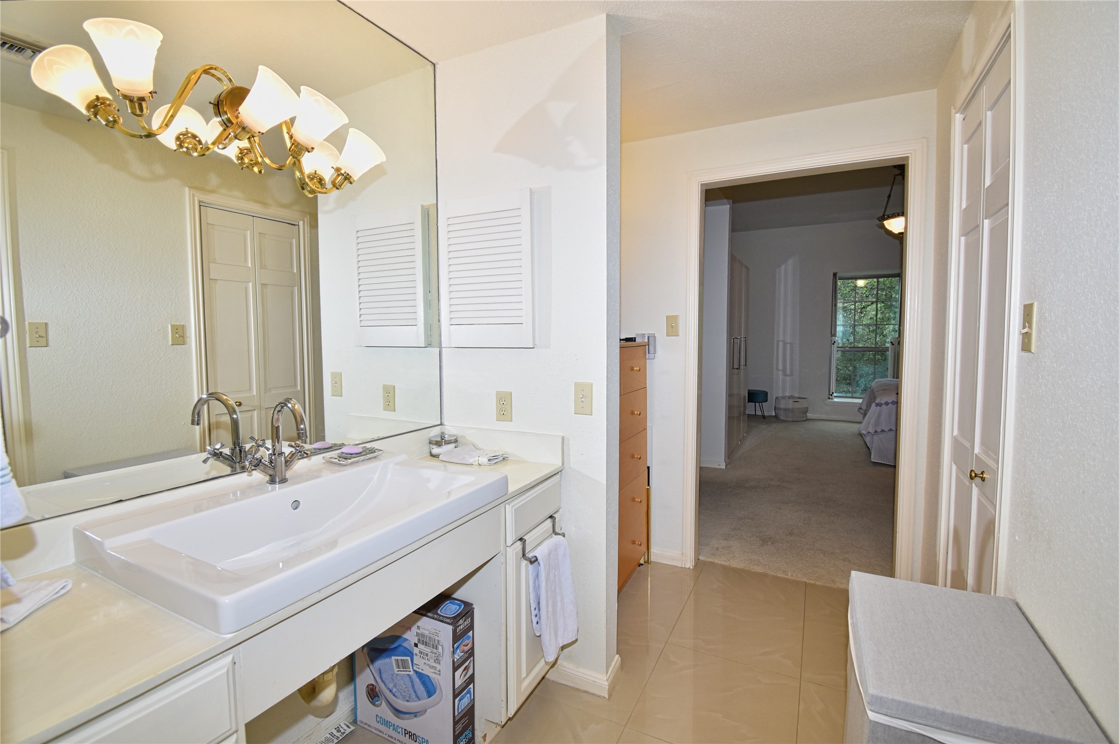 2425 Underwood Street, Unit 346 Houston, TX 77030 - Photo 15 of 30 a spacious bathroom with a sink a mirror and a shower
