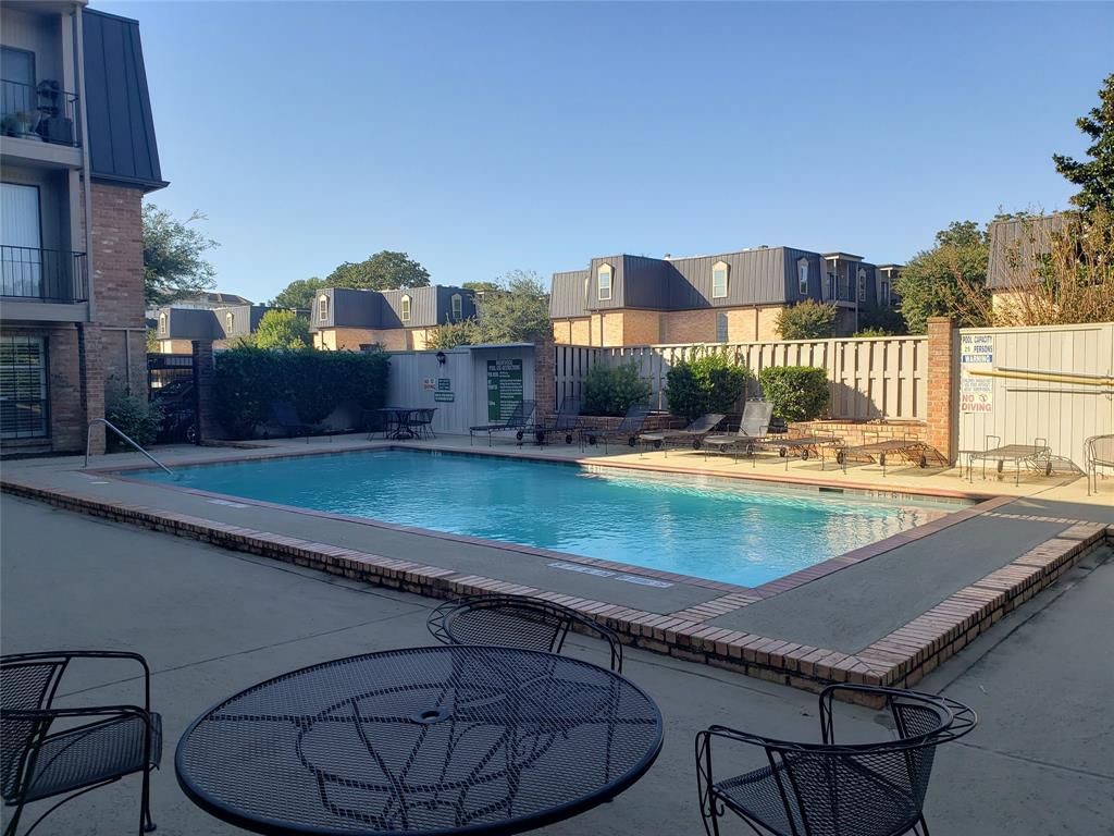 2425 Underwood Street, Unit 346 Houston, TX 77030 - Photo 29 of 30 a view of a swimming pool with a patio