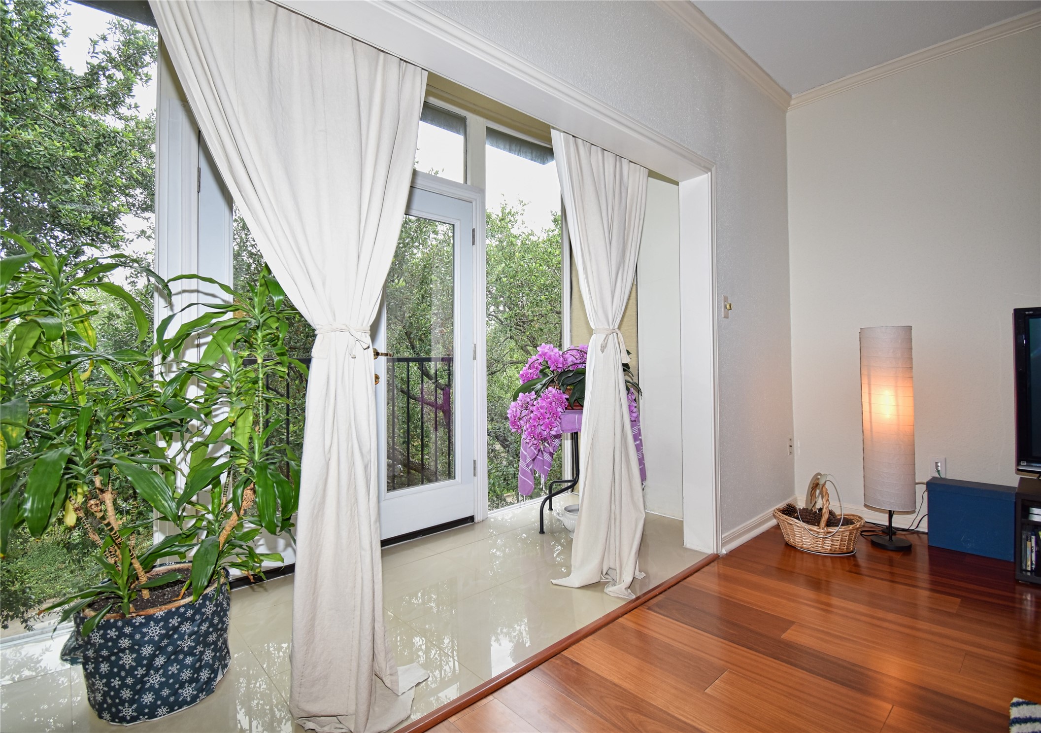 2425 Underwood Street, Unit 346 Houston, TX 77030 - Photo 3 of 30 a view of an entryway with wooden floor