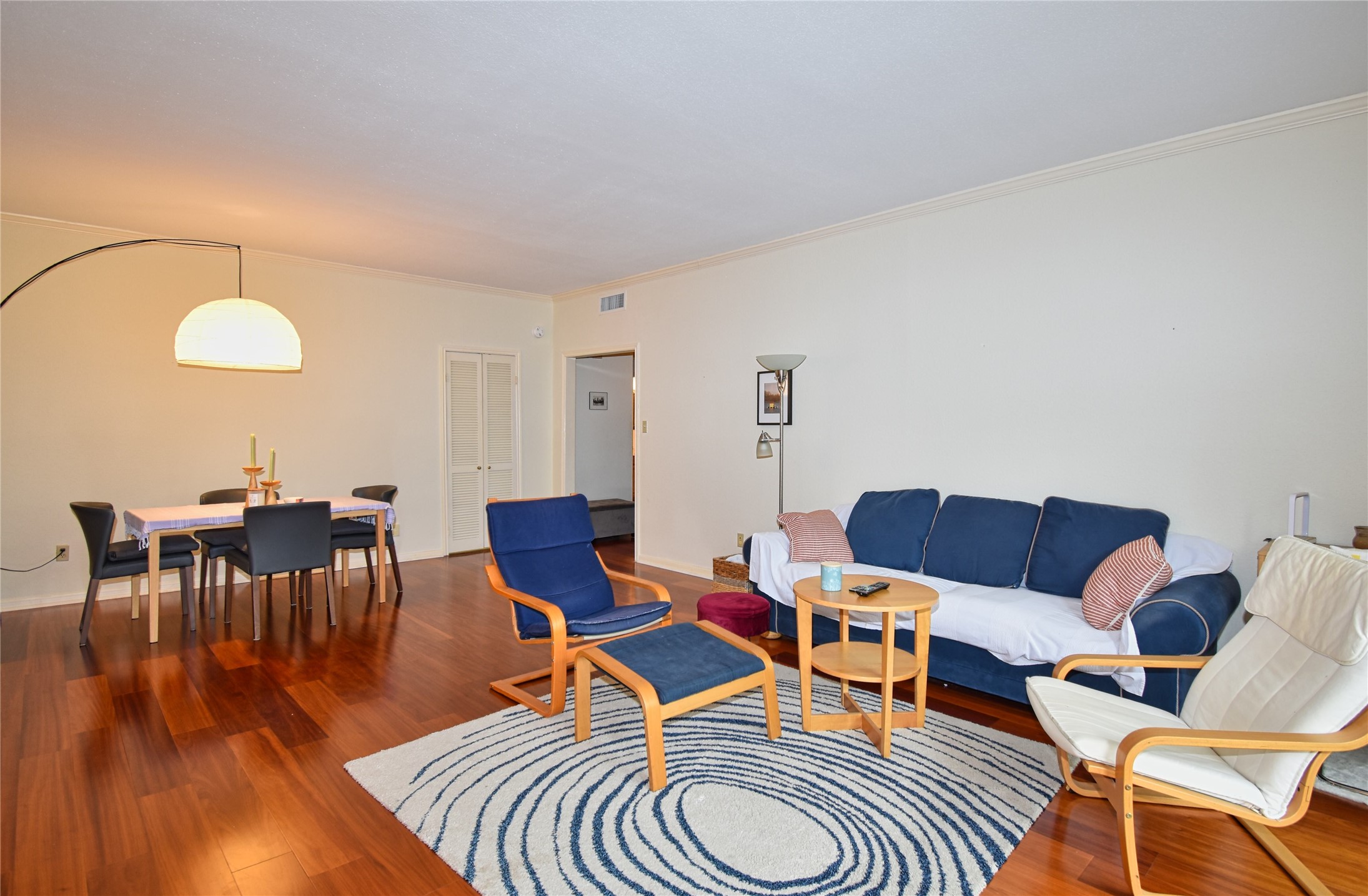 2425 Underwood Street, Unit 346 Houston, TX 77030 - Photo 10 of 30 a living room with furniture and wooden floor