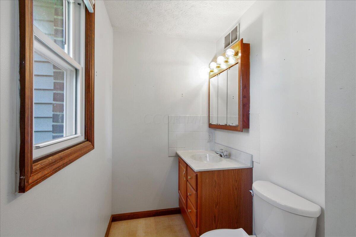3165 Tamarack Avenue Springfield, OH 45502 - Photo 20 of 46 20-IMG_5193