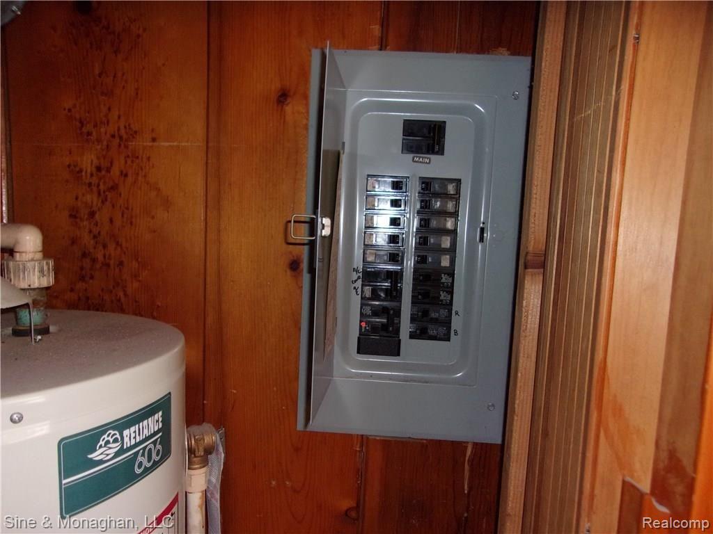 8075 North River Road Marine City, MI 48039 - Photo 19 of 38 100_0075.JPG