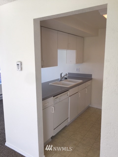 3212 16th Street, Unit B Everett, WA 98201 - Photo 4 of 7