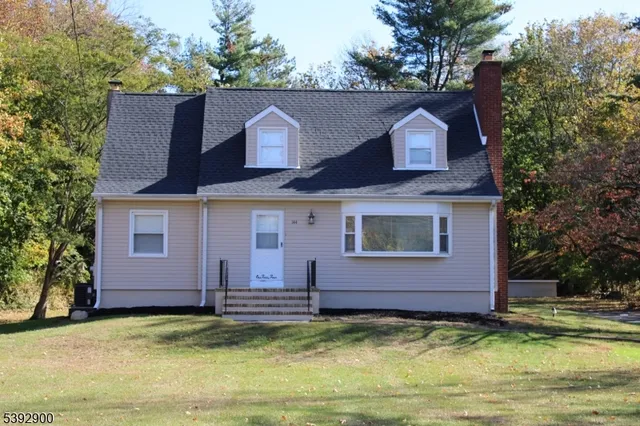 $3,950 | 144 West End Avenue, Pequannock, NJ 07444