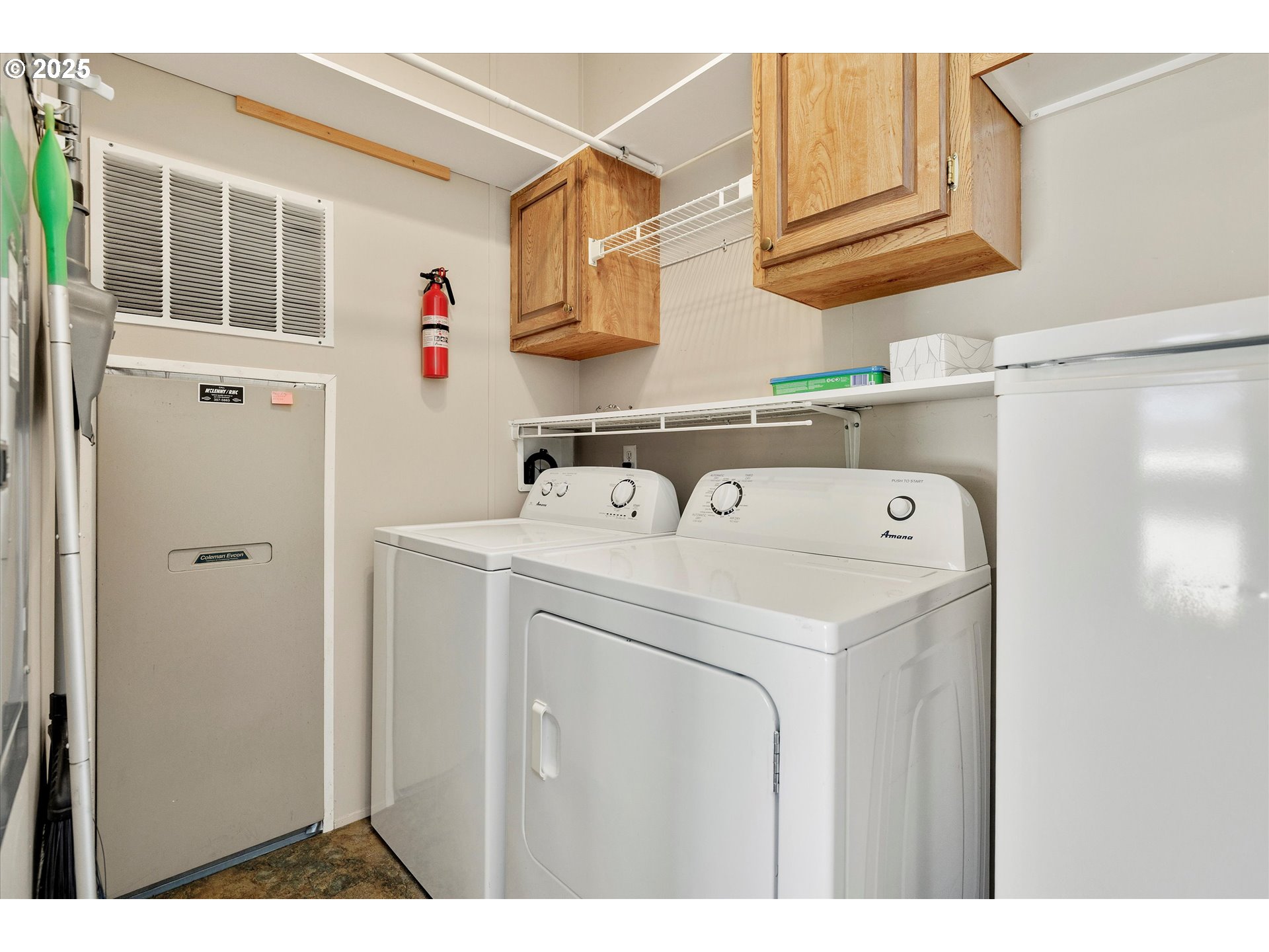 507 North 19th Avenue, Unit 60 Cornelius, OR 97113 - Photo 23 of 28 a utility room with dryer and washer