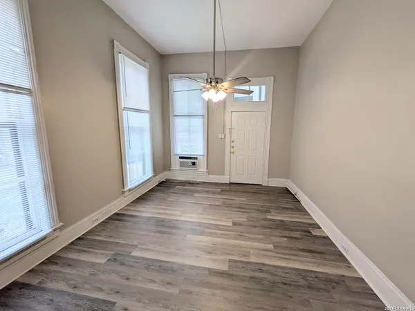 $800 | 822 East Carson, Unit 5, San Antonio, TX 78208
