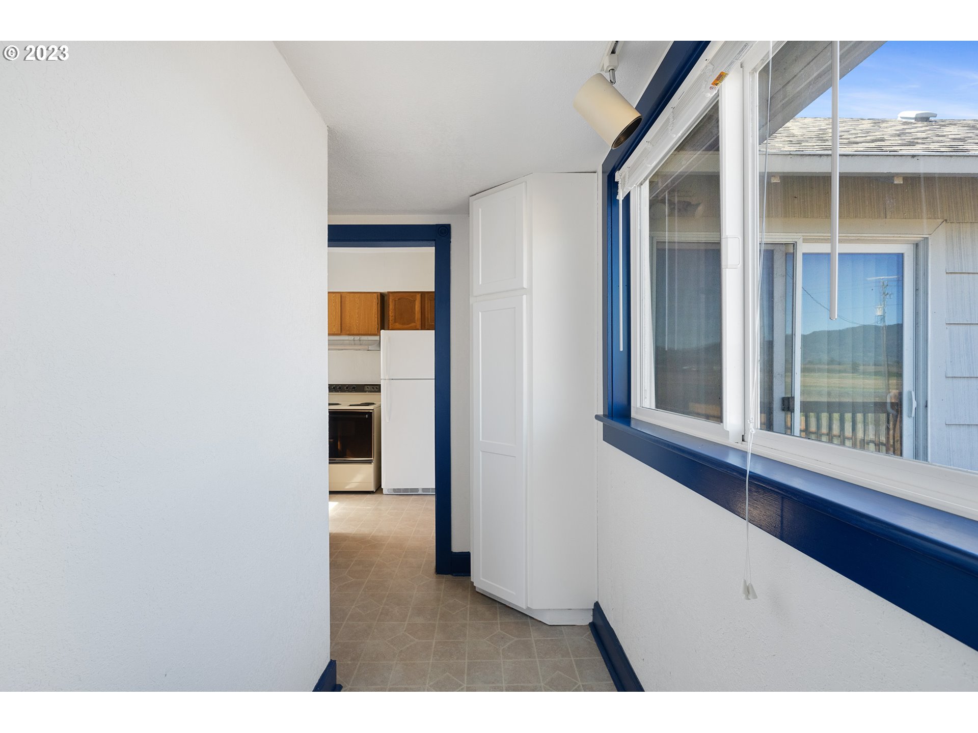 2450 Nielsen Road Tillamook, OR 97141 - Photo 18 of 22 close view of an empty room with a window