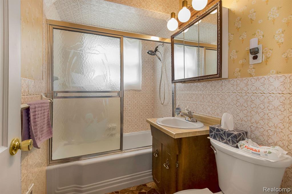 7658 Evergreen Road Detroit, MI 48228 - Photo 9 of 24