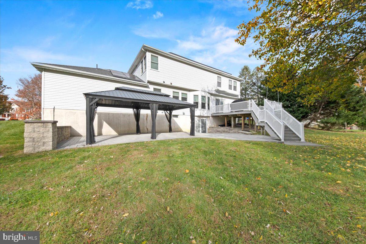 304 Hialeah Drive Mount Laurel, NJ 08054 - Photo 55 of 57 a front view of a house with garden