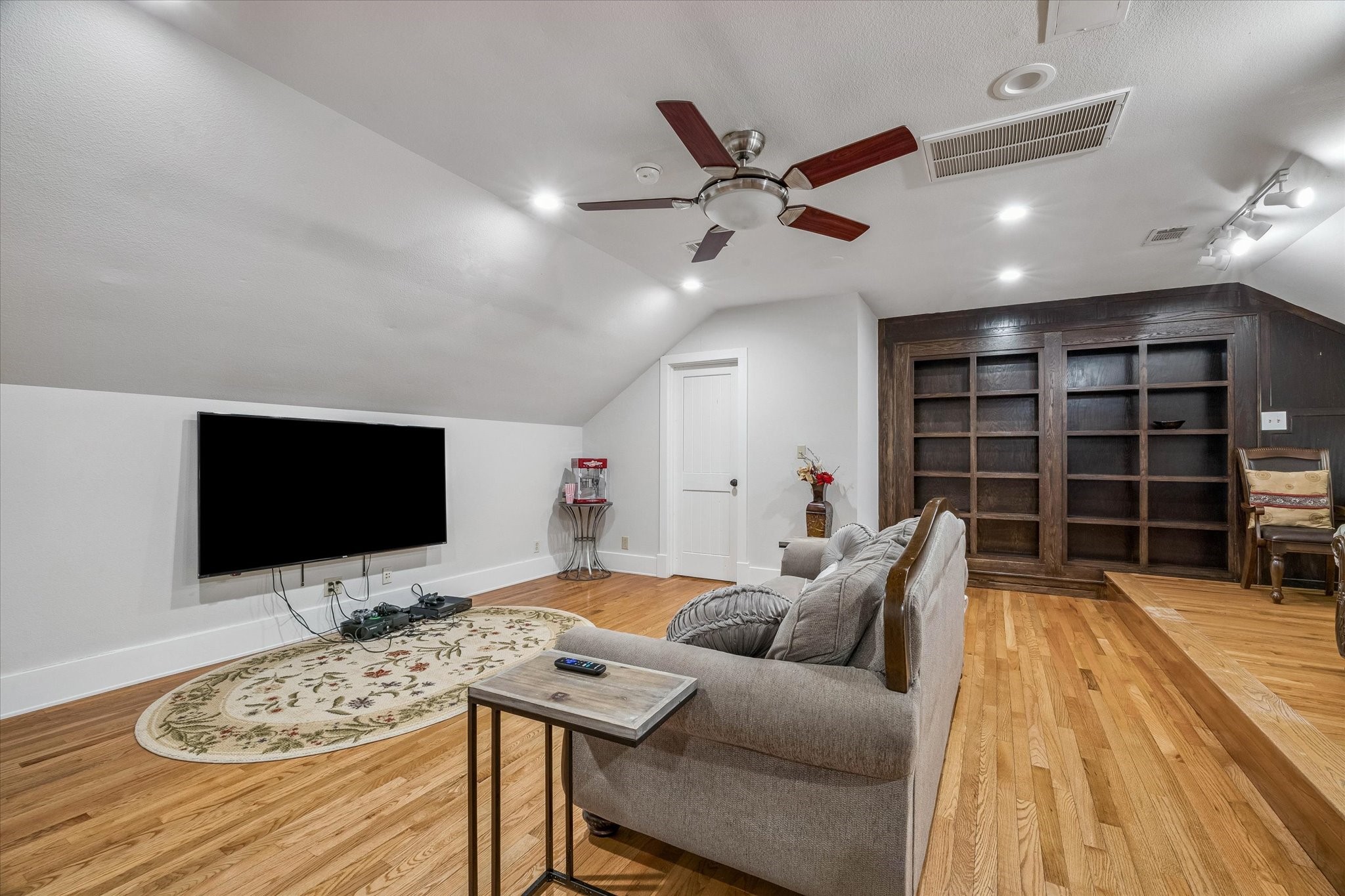 3515 County Road 36 Angleton, TX 77515 - Photo 32 of 50 a living room with furniture and a flat screen tv