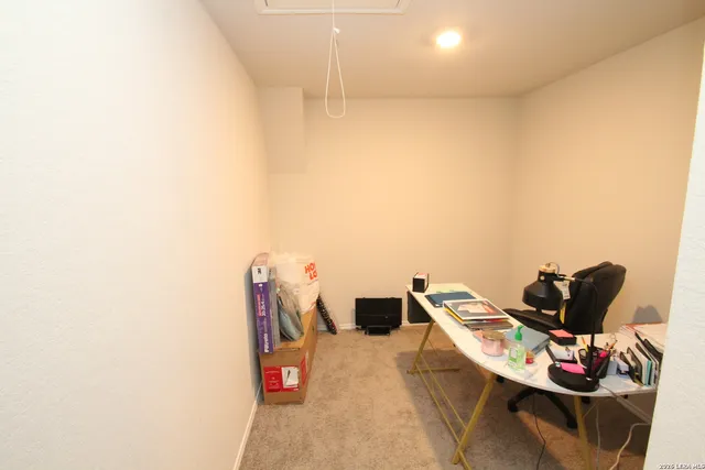 $2,100 | 1042 Andean Emerald, San Antonio, TX 78253